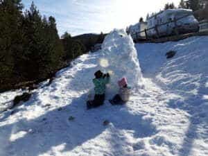 Lire la suite de l'article Vall de La Vansa : un sauteur à ski avec des enfants et un chien