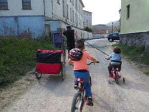 Bicicleta com rodas + carro = equipamento completo