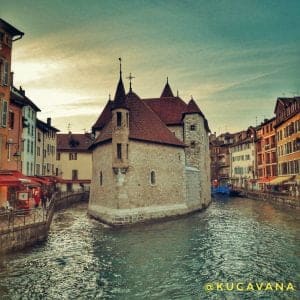 Annecy en francia con su icono de l'Ille