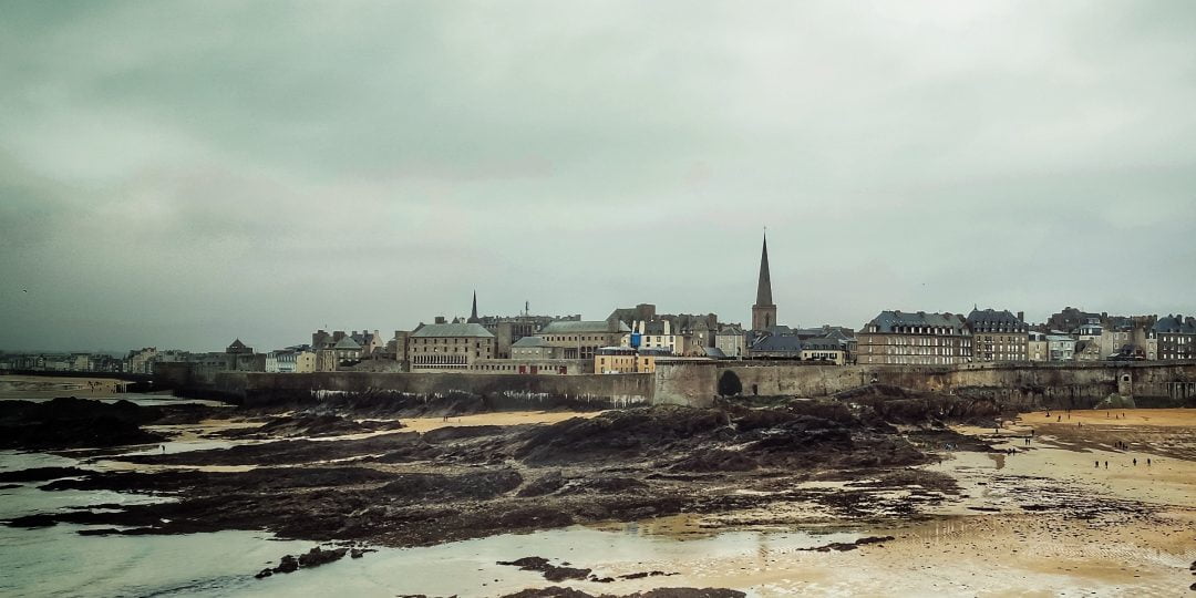 Saint-Malo, Bretaña Francesa vista desde la Isla Gran de Ré