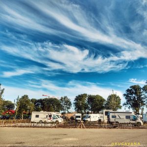 Bruixes en autocaravana, pàrquing autocaravanes en bruixes