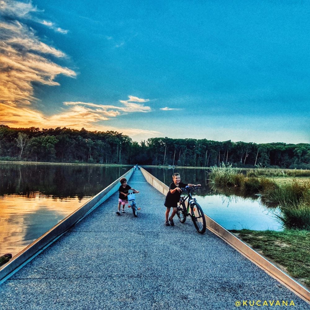 itinéraires cyclables en belgique. Faire du vélo dans l'eau de Bokrejik