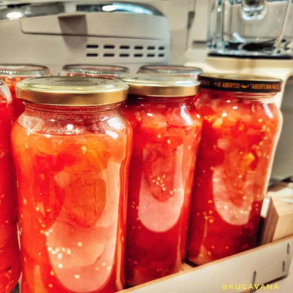 How to make tomato sauce in a bain-marie