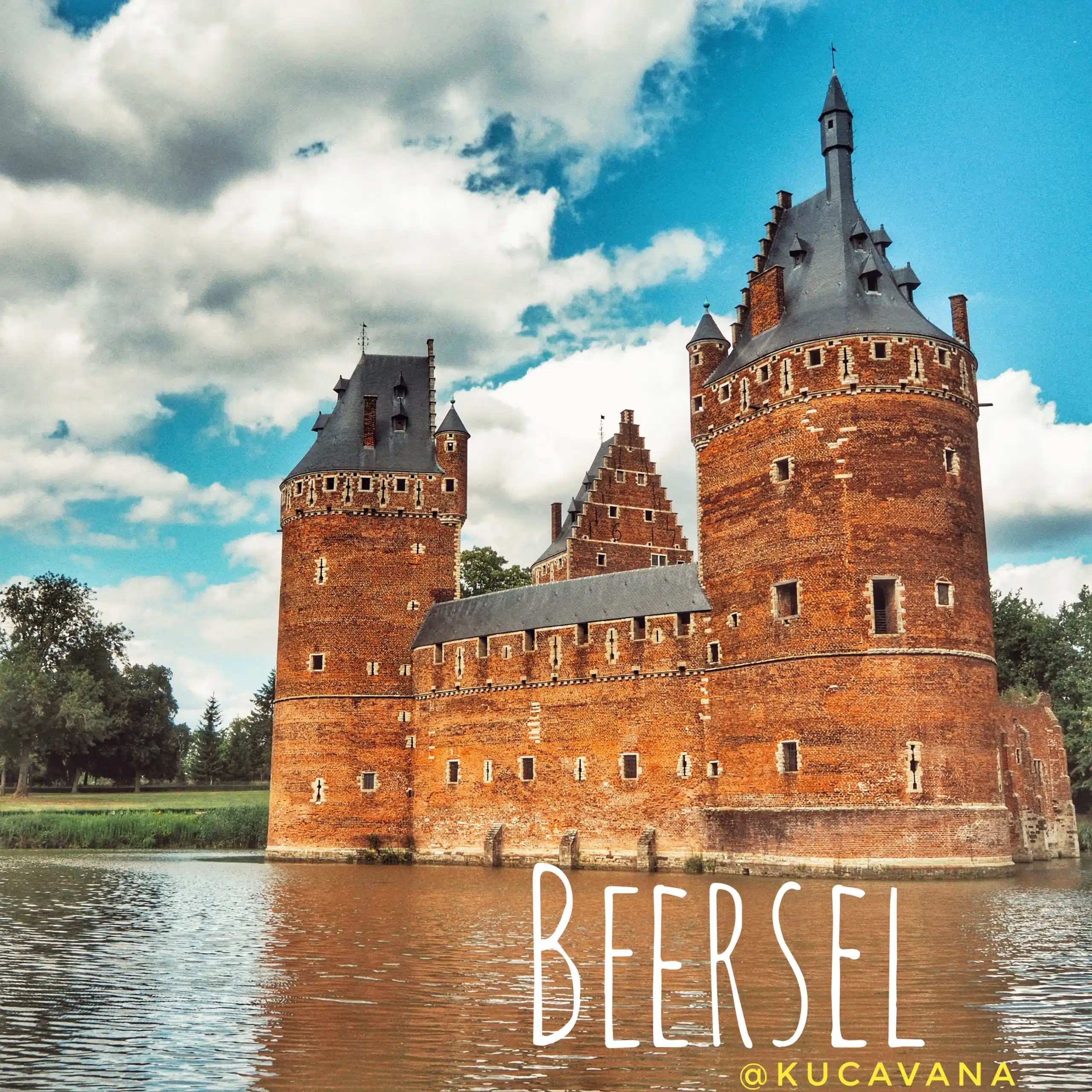 En ce moment vous voyez Beersel, un château belge dans le plus pur style Brabant Flamand