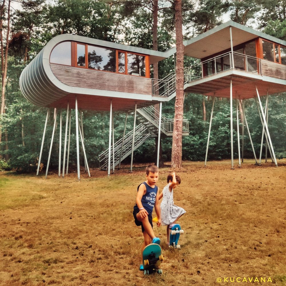 Casa na árvore moderna em Bosland Limburg