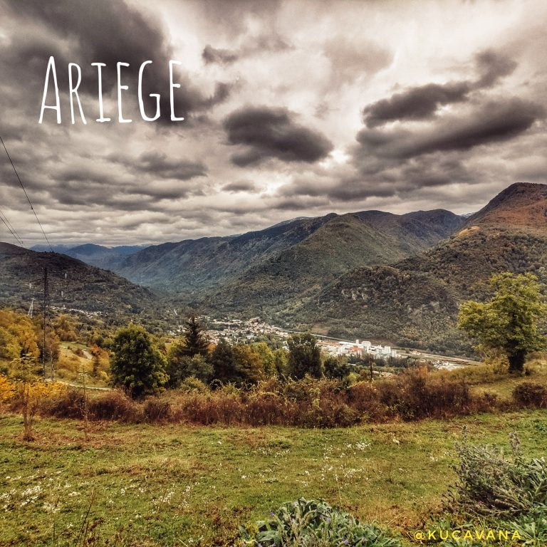 Tal der Axt von der Burg von Lordat in der Ariege