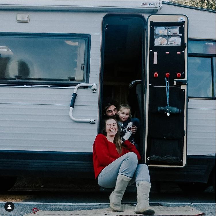 Read more about the article Living traveling and writing in a motorhome. Interview with Babyvanblog