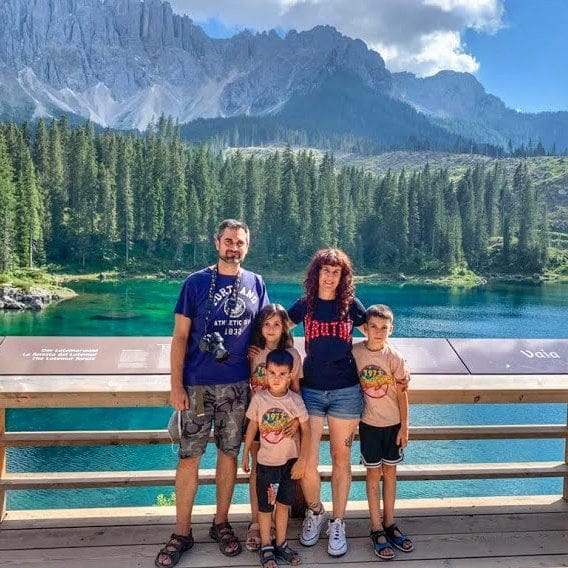 Lago Carezza Dolomitas con autocaravana