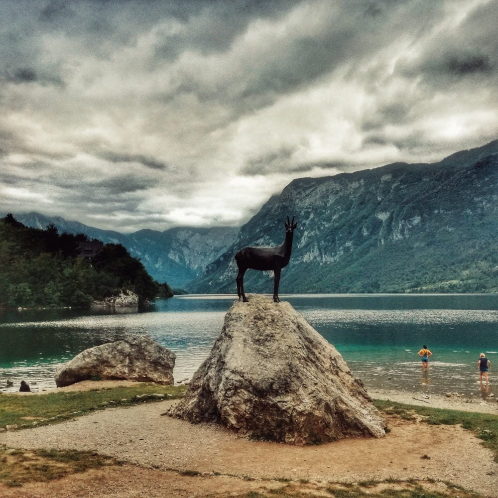 Lago Bohinj (área mais turística). Eslovênia de campervan