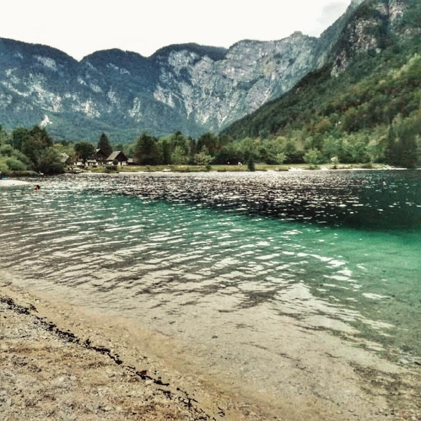 Lago Bohinj (área menos turística). Viagem para a Eslovênia de motorhome