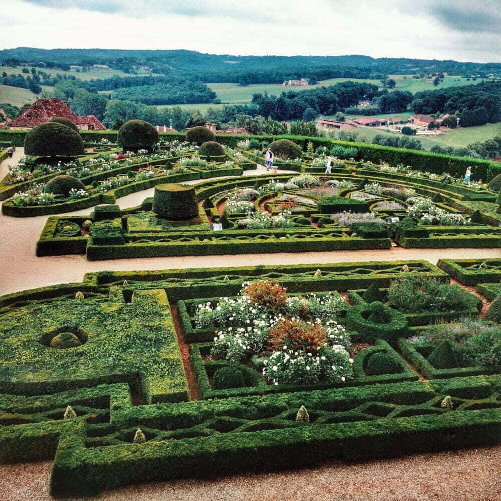 Pontos turísticos de Dordonha e Perigord pelo castelo campista van Hautefort