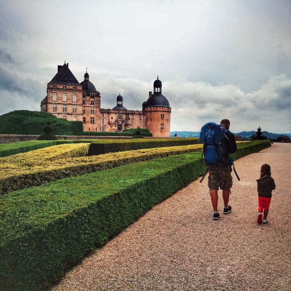 Pontos turísticos de Dordonha e Perigord pelo castelo campista van Hautefort