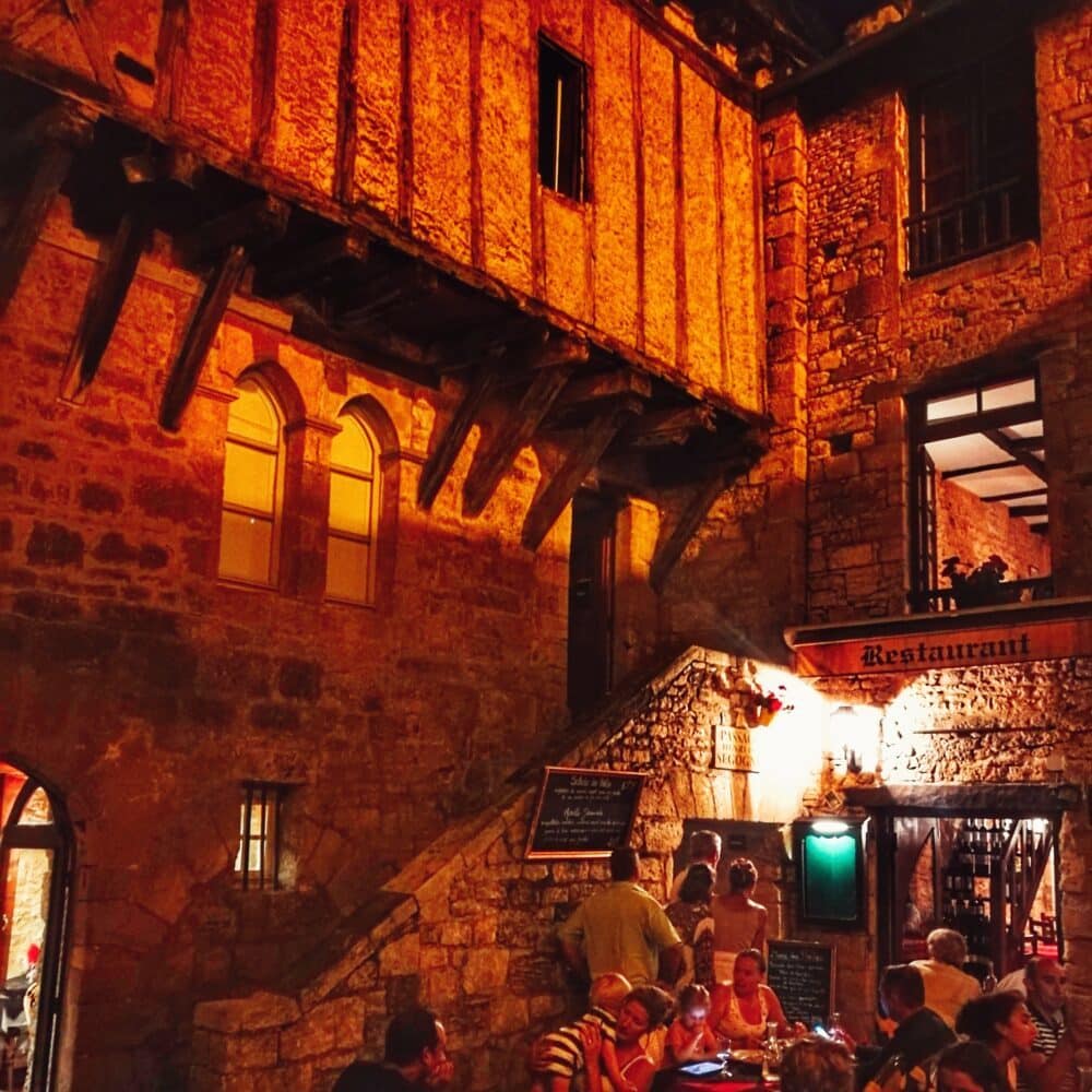 Sarlat la Caneda Francia en el Perigord en autocaravana