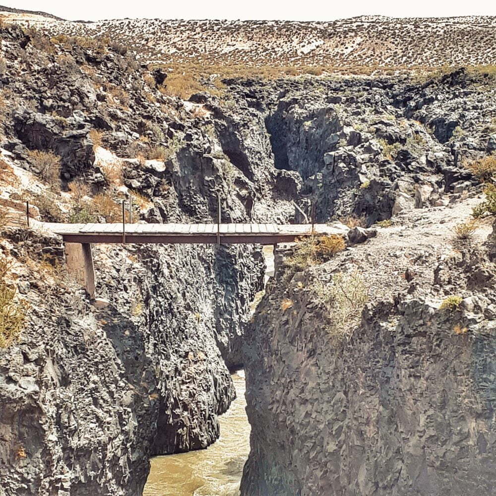 Route 40 Argentina by motorhome. Footbridge on the Lava Trail