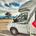 Conducir, aparcar, pernoctar o acampar una autocaravana en España: guía de la normativa, tecnología y más