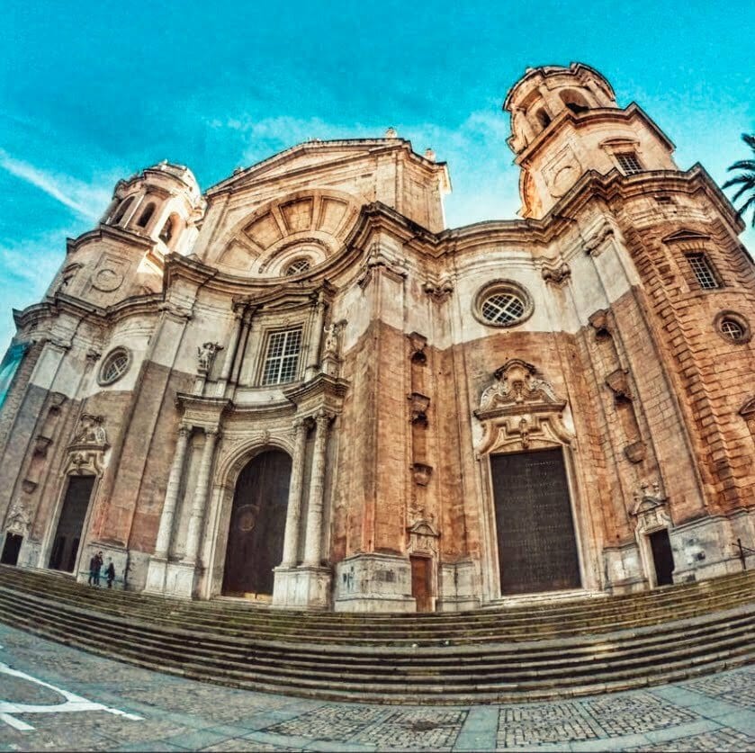 Catedral Santa Cruz de Cadiz en autocaravana o camper