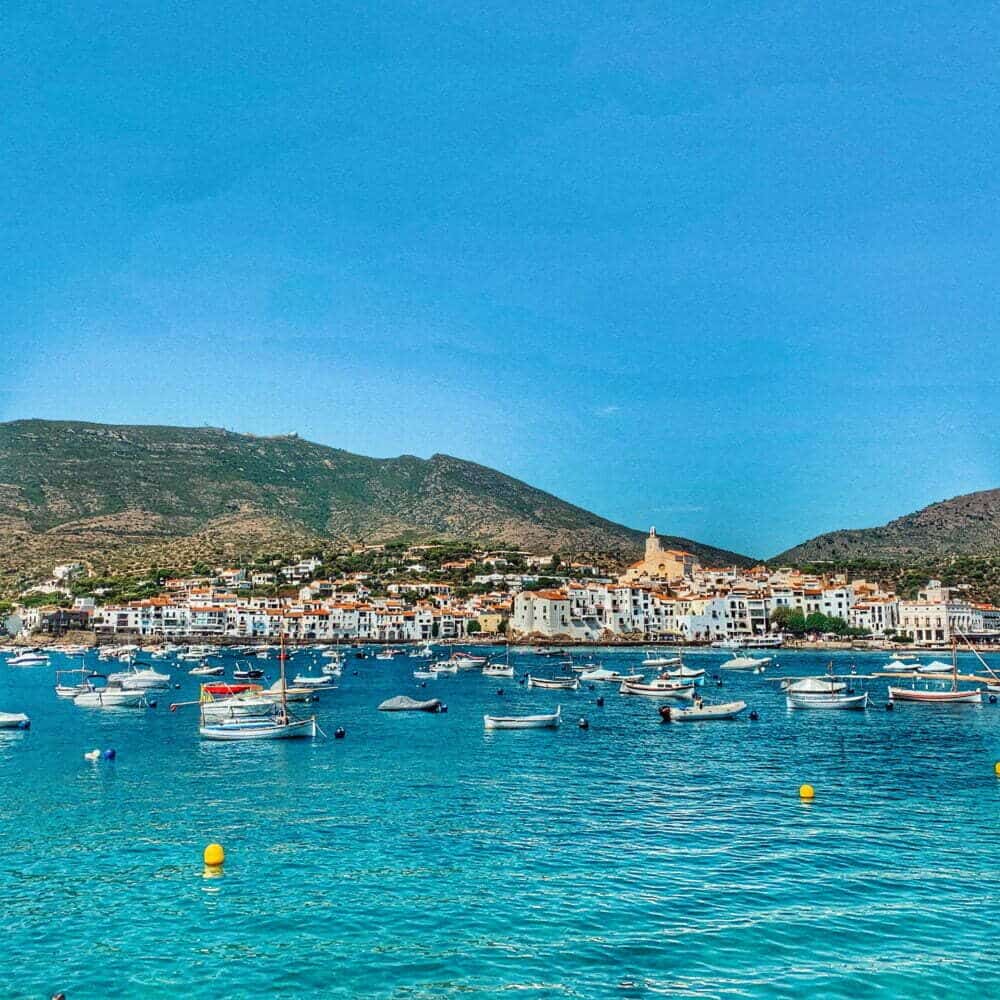 Cadaques en barco desde Rosas en autocaravana