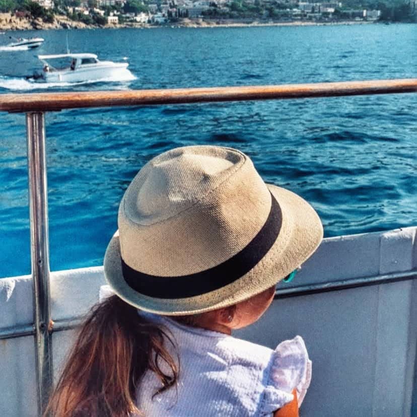 Cadaques en barco desde Rosas en autocaravana