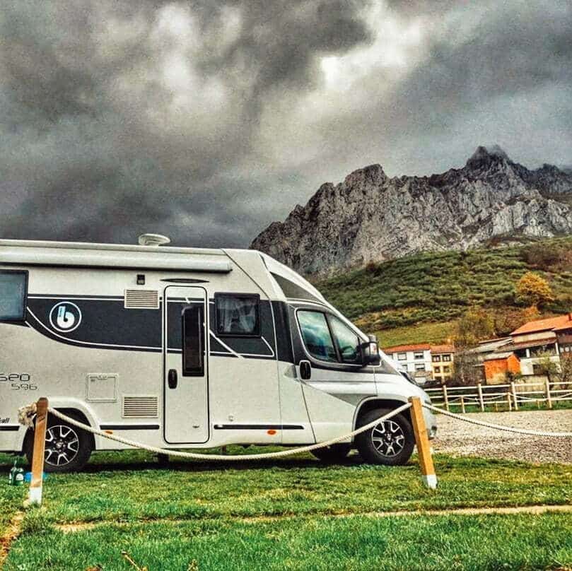 Área de autocaravanas mais recomendada pelos autocaravanas espanhóis: área de autocaravanas de Posadas de Valdeón (Leão). Foto cedida por @autocaravanskull