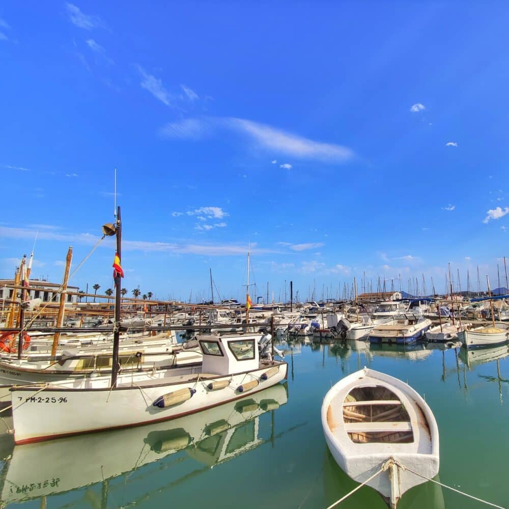 Port de Pollença in camper