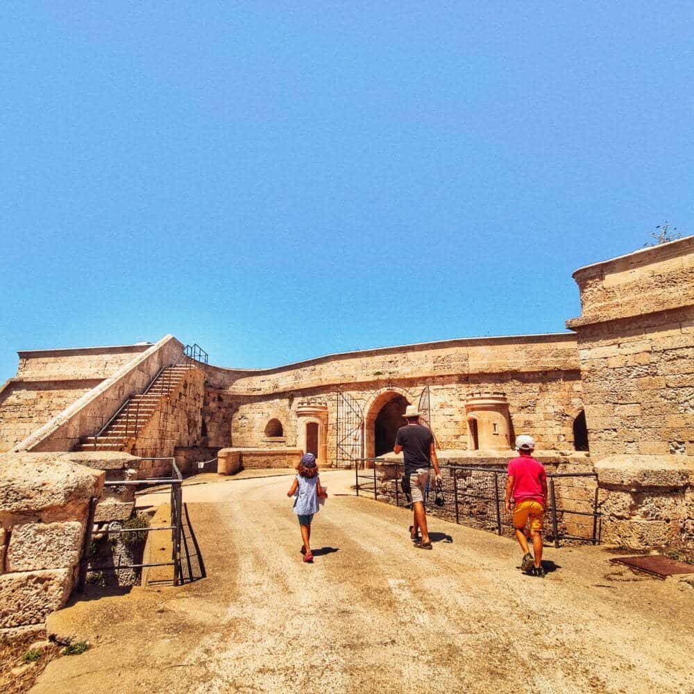 La forteresse de La Mola avec les enfants