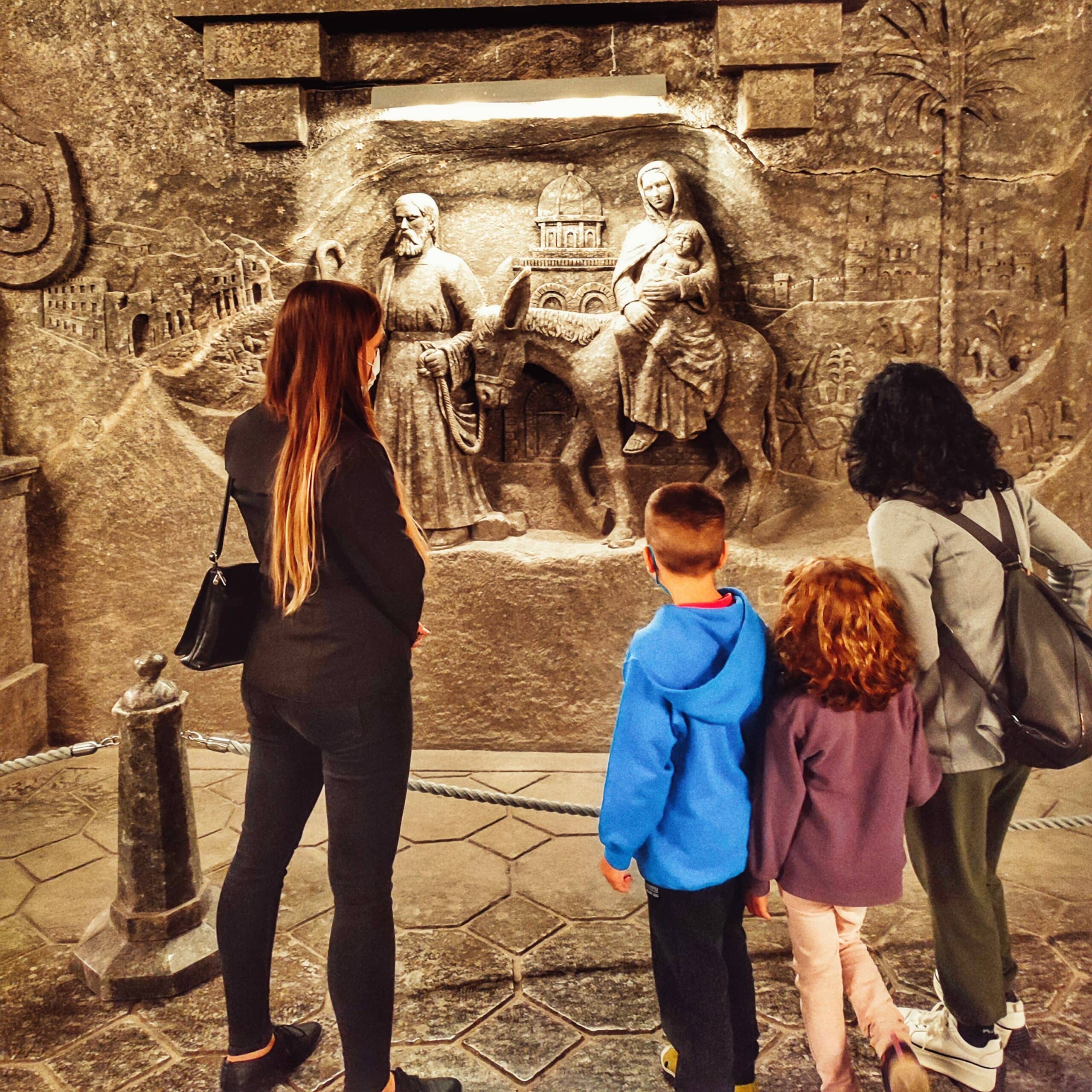 Sie sehen sich gerade das Salzbergwerk Wieliczka in Polen an: Einzigartig auf der Welt und erstaunlich!