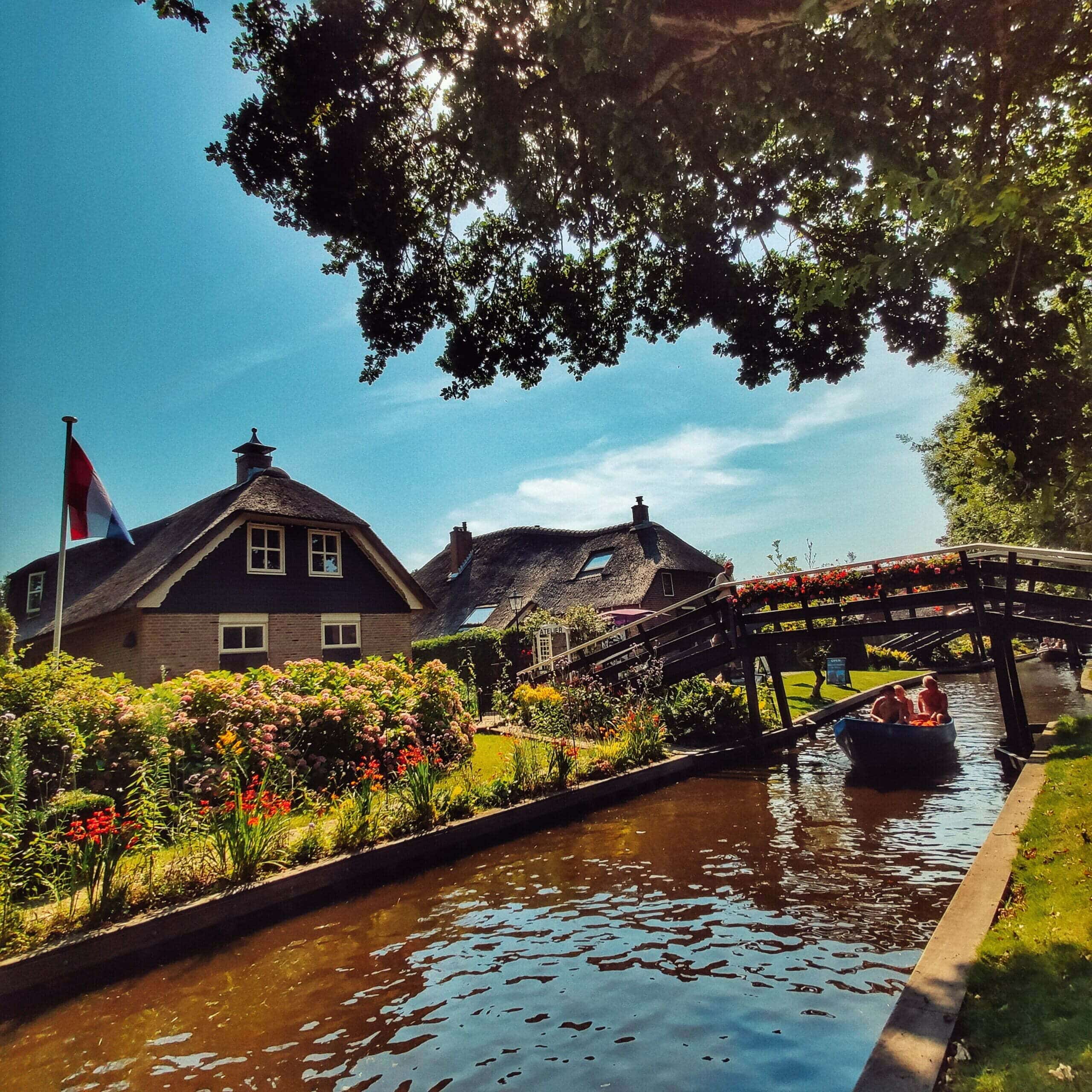 Lire la suite de l'article Giethoorn, la Venise hollandaise et l'un des plus beaux villages des Pays-Bas