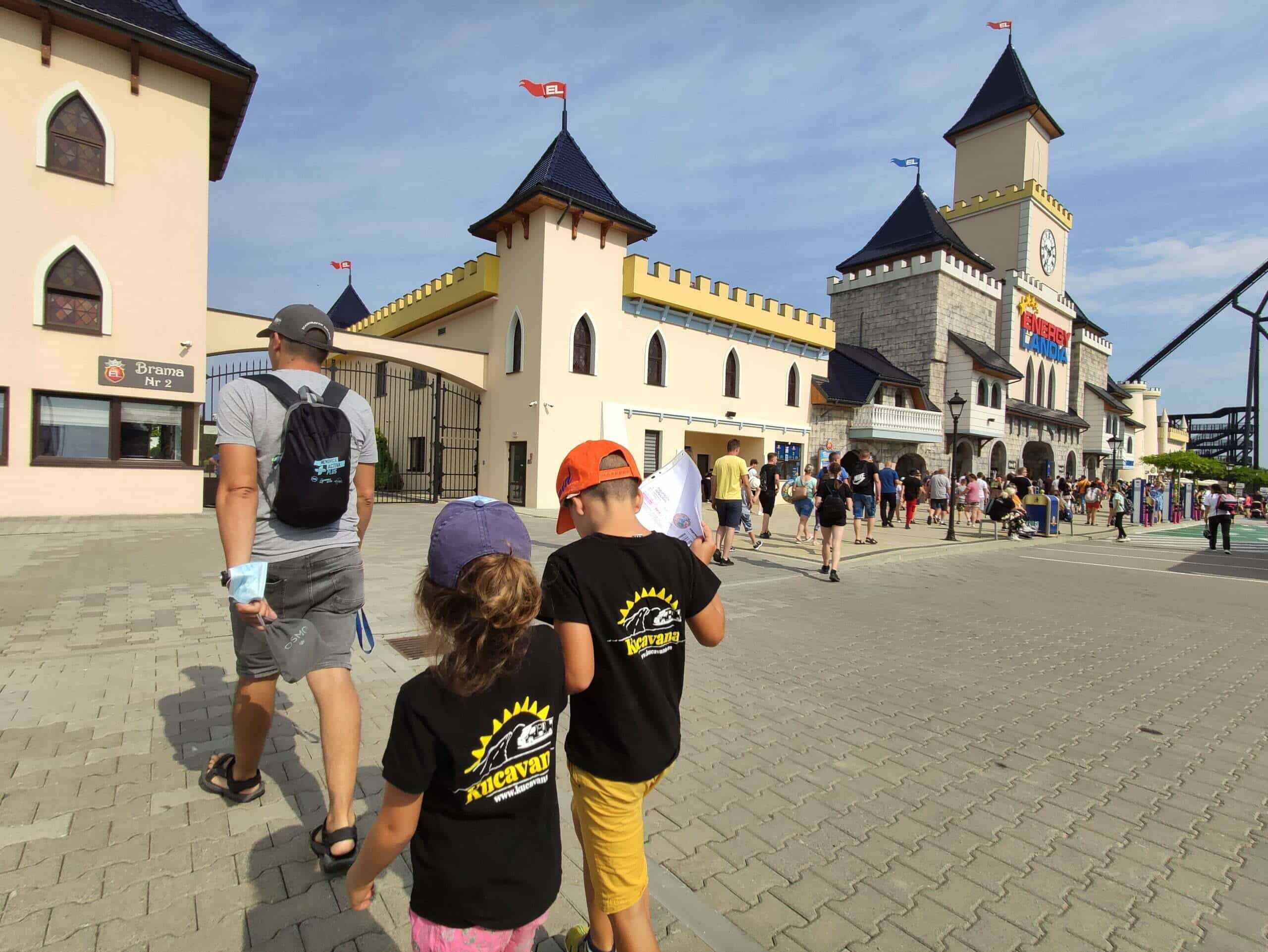 La entrada al parque de atracciones de Energylandia de Polonia