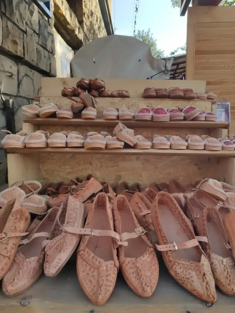 Scarpe tipiche di Zakopane e dei monti Tatra in Polonia