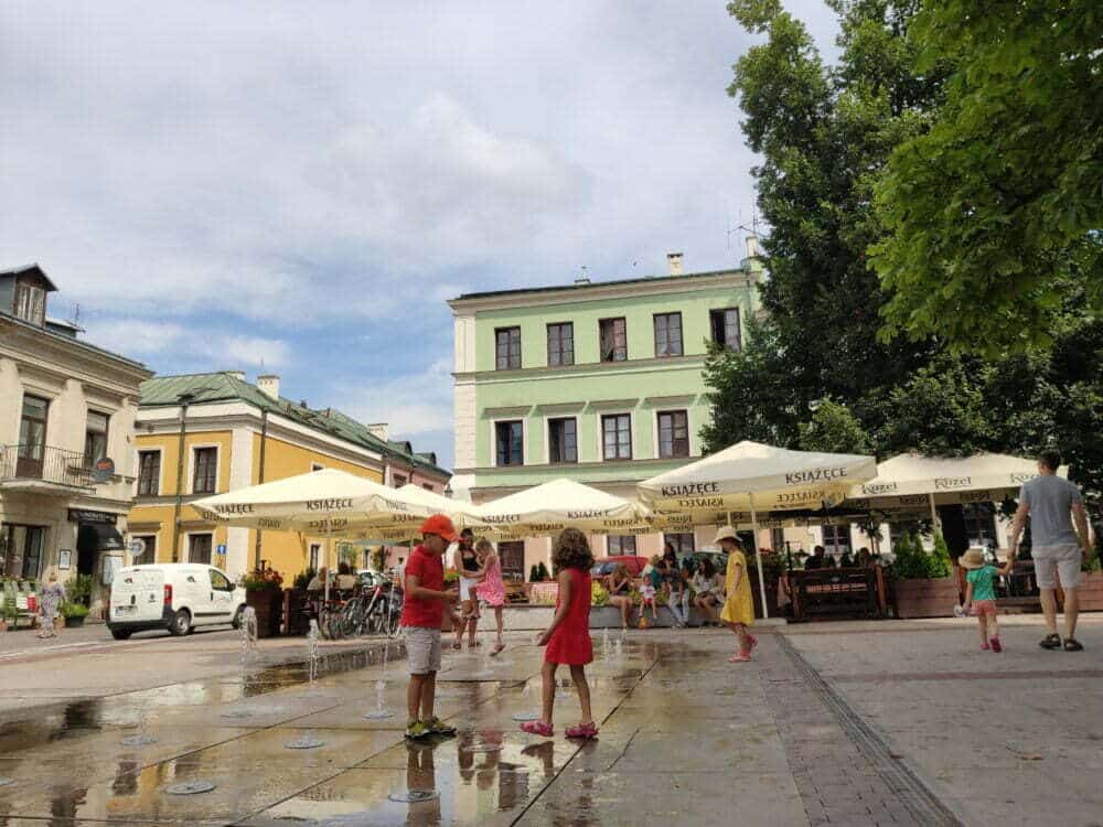 Fuente de agua para niños en Zamosc