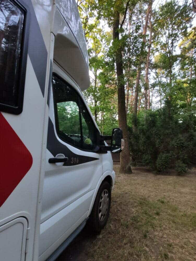 Geparkt auf dem Campingplatz Wok