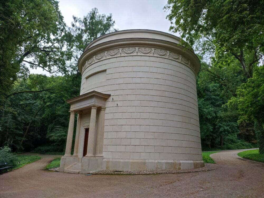 Tanque de água renascentista no Parque Royal Lazienki em Varsóvia