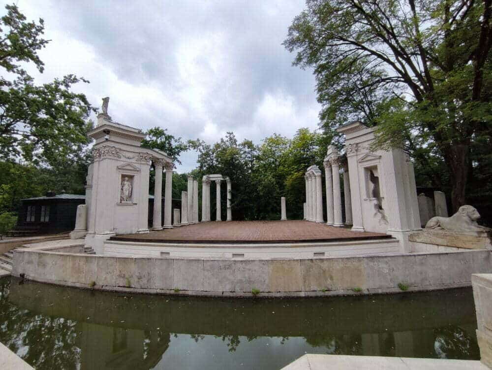 Anfiteatro renascentista no Parque Royal Lazienki de Varsóvia