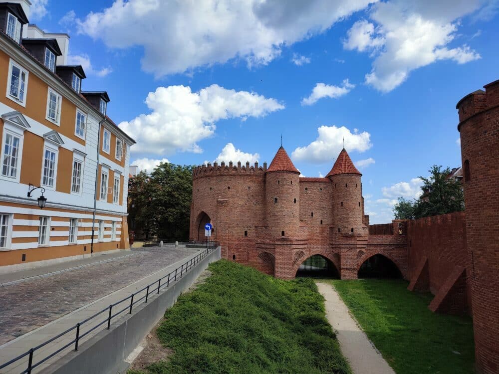 Barbakane von Warschau von außerhalb der Mauern