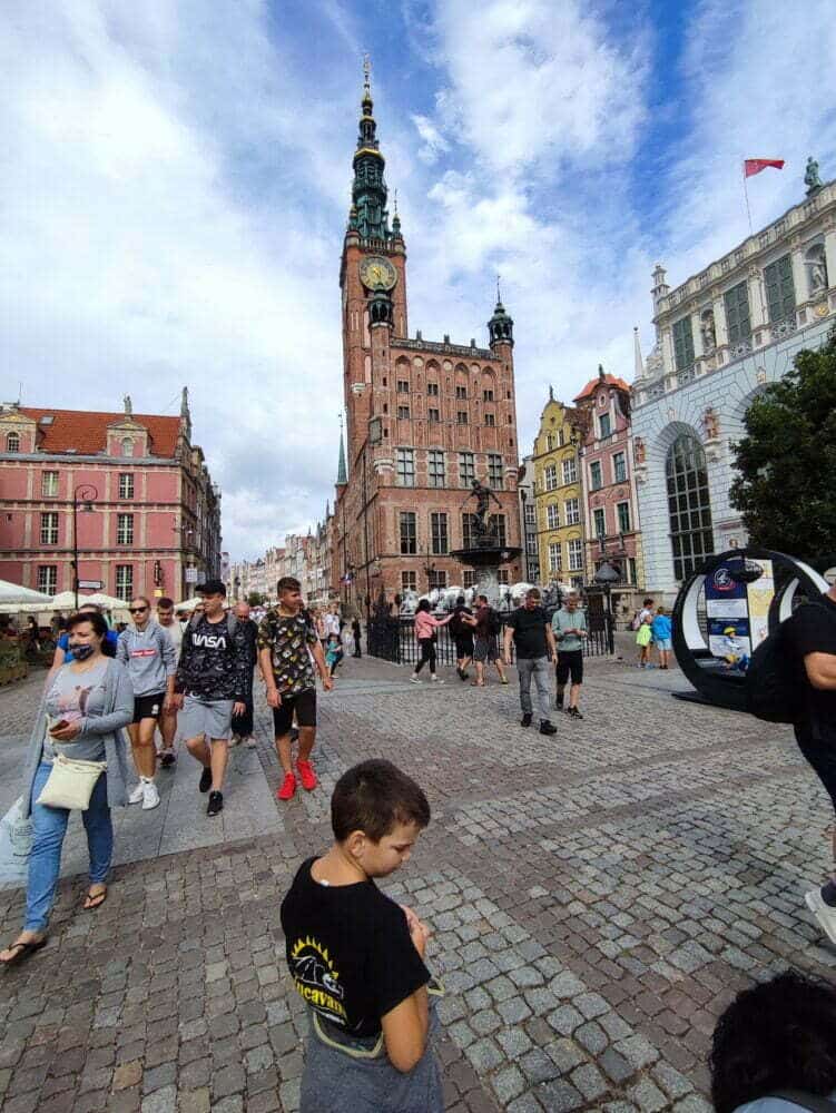 Das alte Rathaus im Hintergrund und der Neptunbrunnen