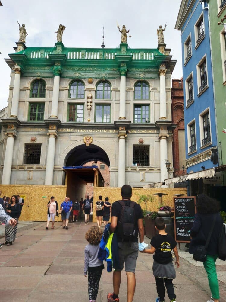 Una de las muchas puertas de Gdansk