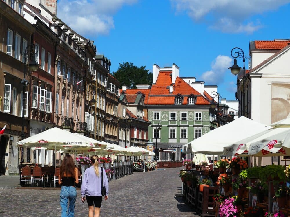 Calle del casco histórico de Varsovia en nuestro viaje a Varsovia en autocaravana