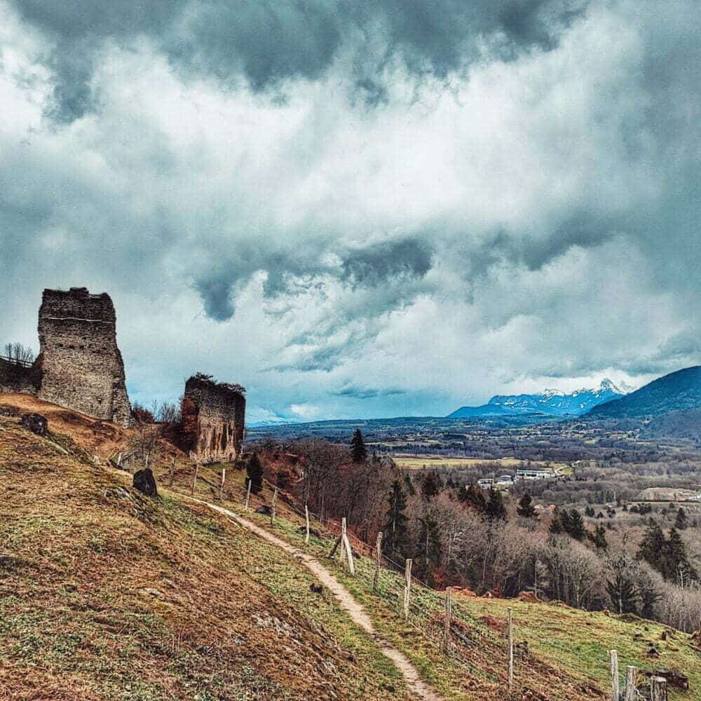 Restos del Castillo viejo de Allignes