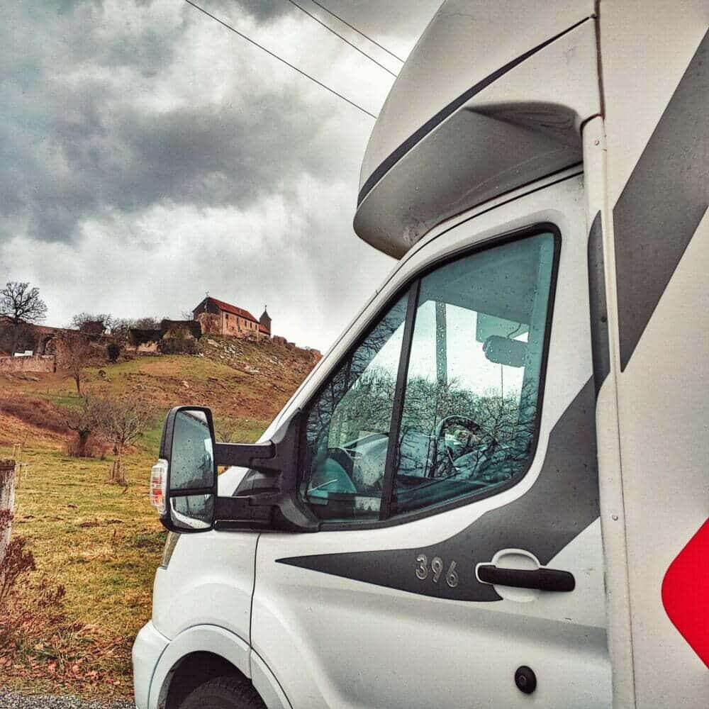 Parking para sólo aparcar en los castillos de Allignes