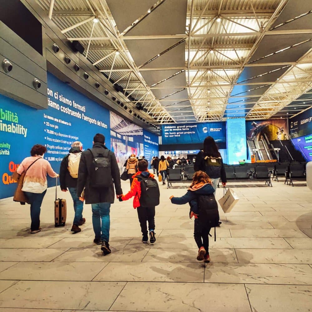 Aeroporto di Roma Fiumicino. L'arte di viaggiare a Roma con i bambini