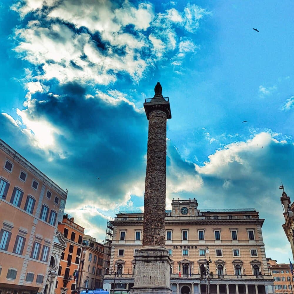 Colonna di Marco Aurelio ricca di disegni con le sue vittorie. Fu copiato dalla colonna che Traiano fece in precedenza