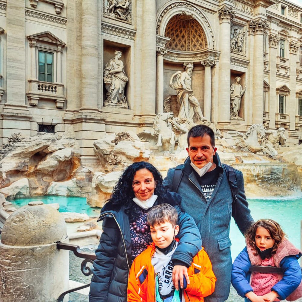 La Fontana di Trevi a Roma amb nens. L'art de viatjar a Roma amb nens