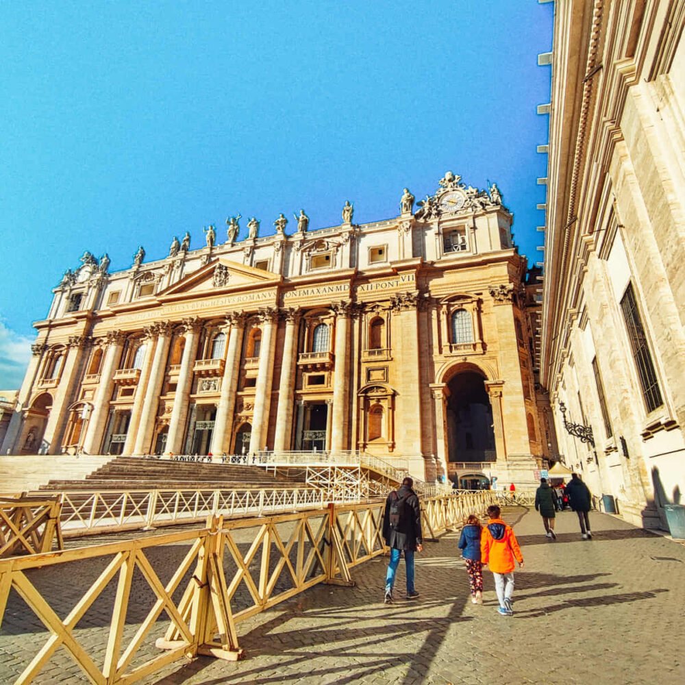 Visitare la chiesa di Sant Pedro del Vaticano con i bambini ad accesso libero e gratuito L'arte di viaggiare a Roma con i bambini