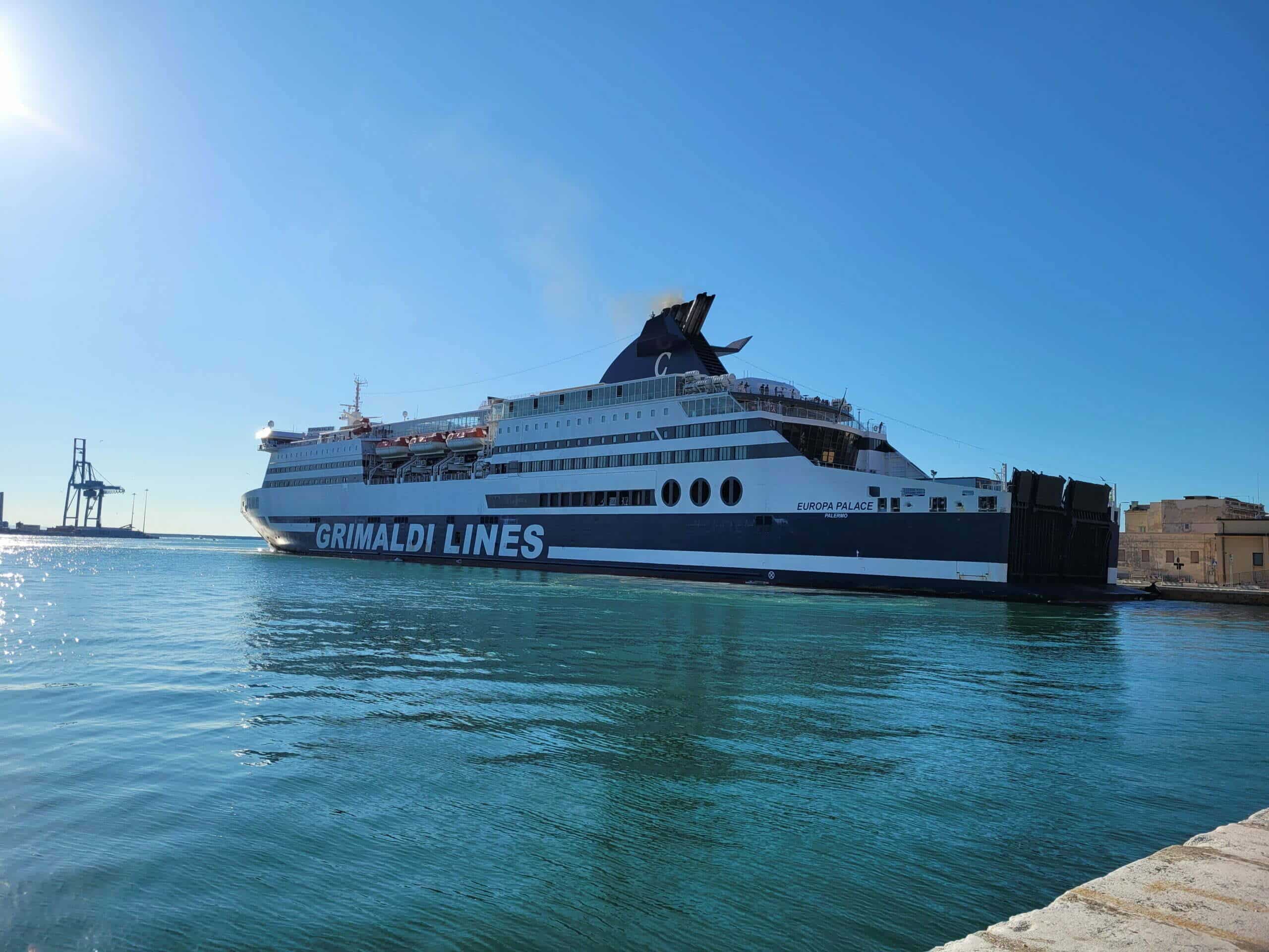 En este momento estás viendo 10 cosas que nunca debes hacer al embarcar tu autocaravana en ferry