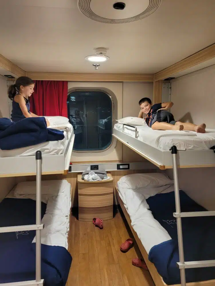 Cabine d'un ferry pour 4