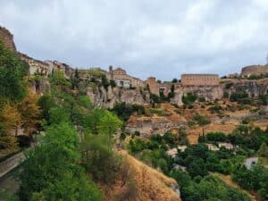 Lee más sobre el artículo Cuenca capital en autocaravana: villa medieval, cultural y mucho más