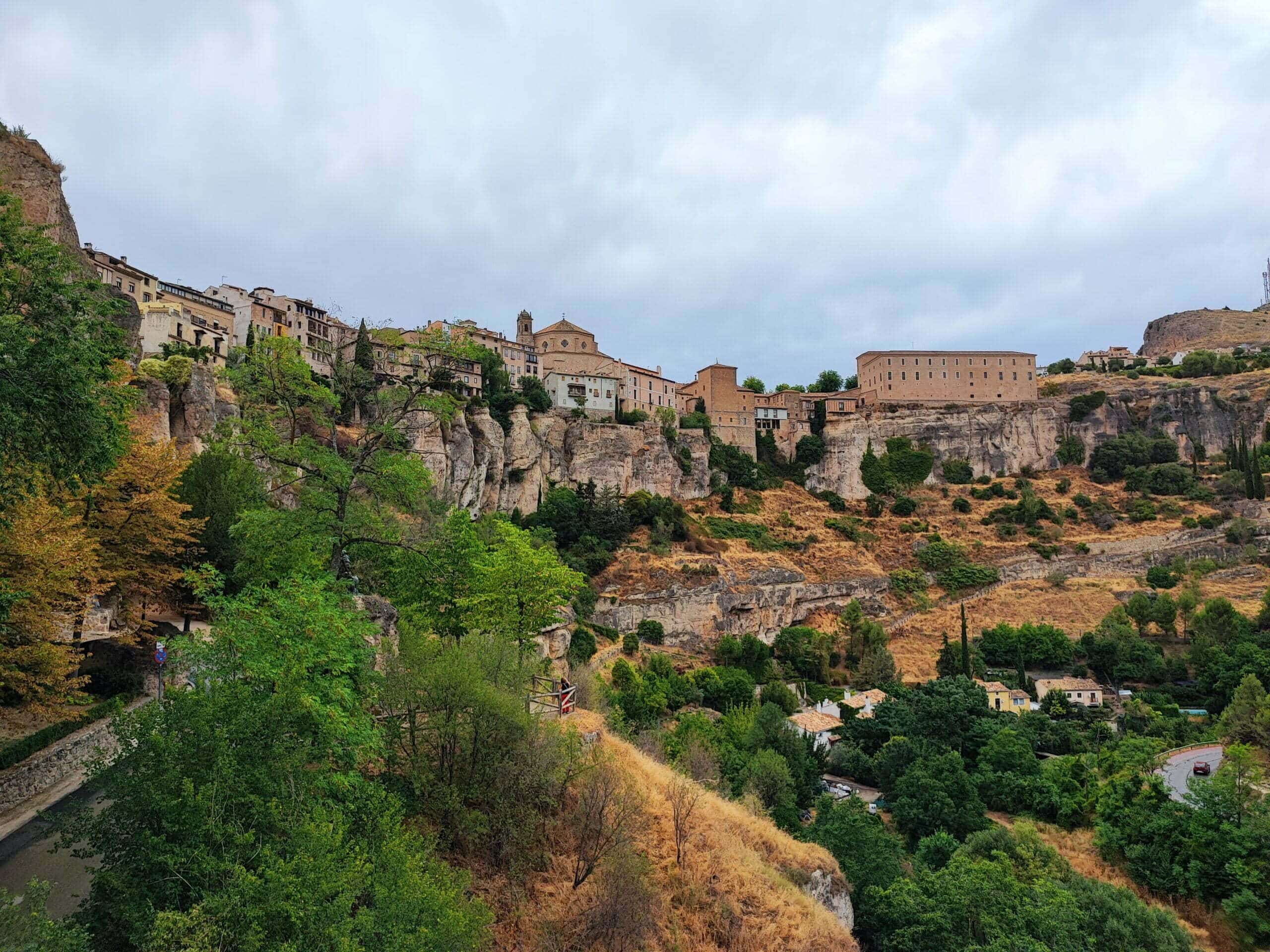 En ce moment, vous voyez la capitale de Cuenca en camping-car : ville médiévale, culturelle et bien plus encore