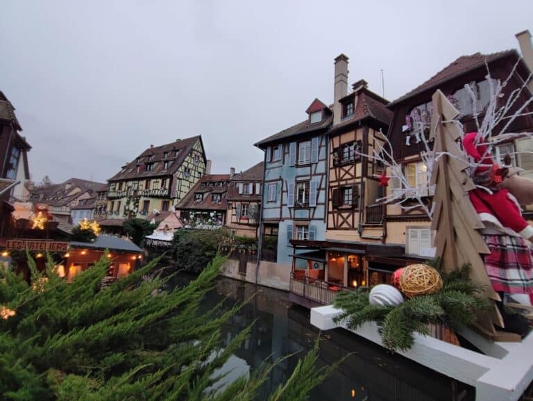 Pont sur le canal de Colmar Petite Venise à Noël