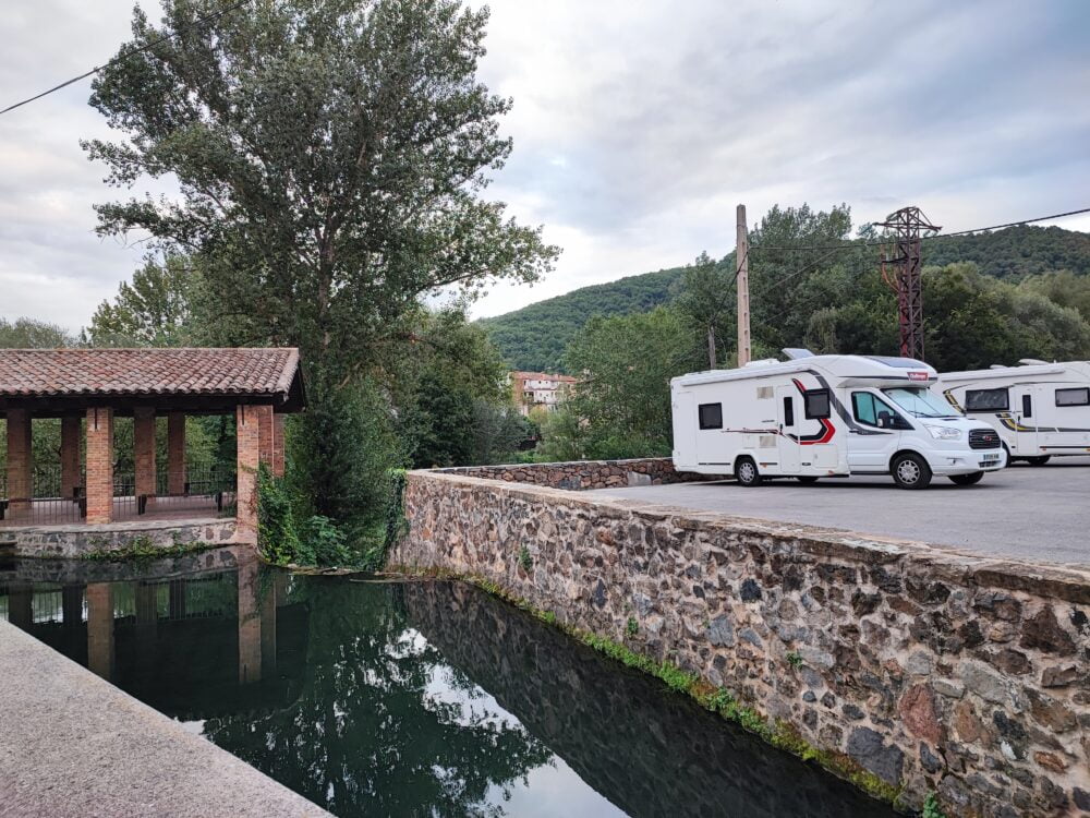 A área de autocaravana de Sant Joan les Fonts, em La Garrotxa, uma das melhores áreas de autocaravana da Catalunha