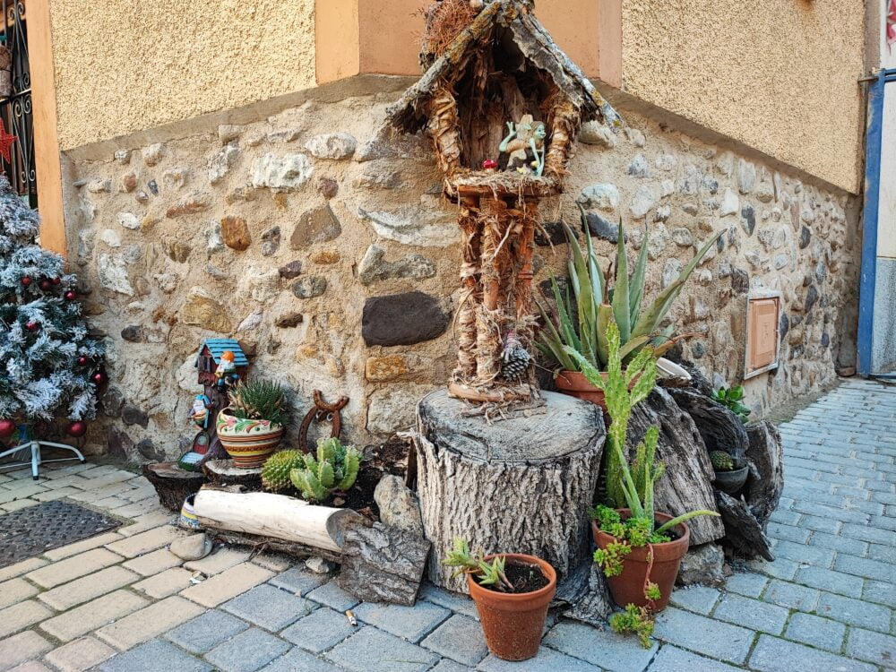 Entrada de una de las casas de Bureta. La magia del Burosque se ha ido ampliando por todo el pueblo